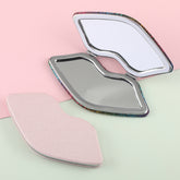 The silver plated limp-shaped loose powder mirror has a size of 120 mm. One side is normal and the other side is doubled in magnification. It is available in brown, silver and pink. You can also customize your favorite patterns and logos.